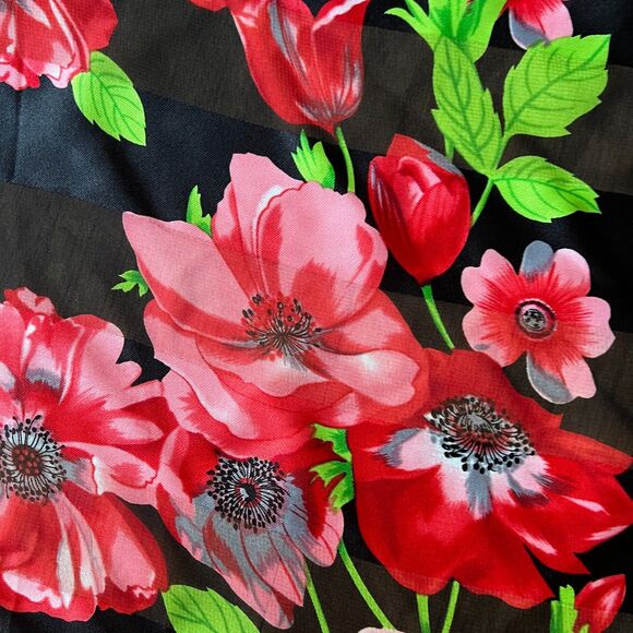 🦃 New York Floral scarf red green black  square 21 X 21 ins - Picture 2 of 4